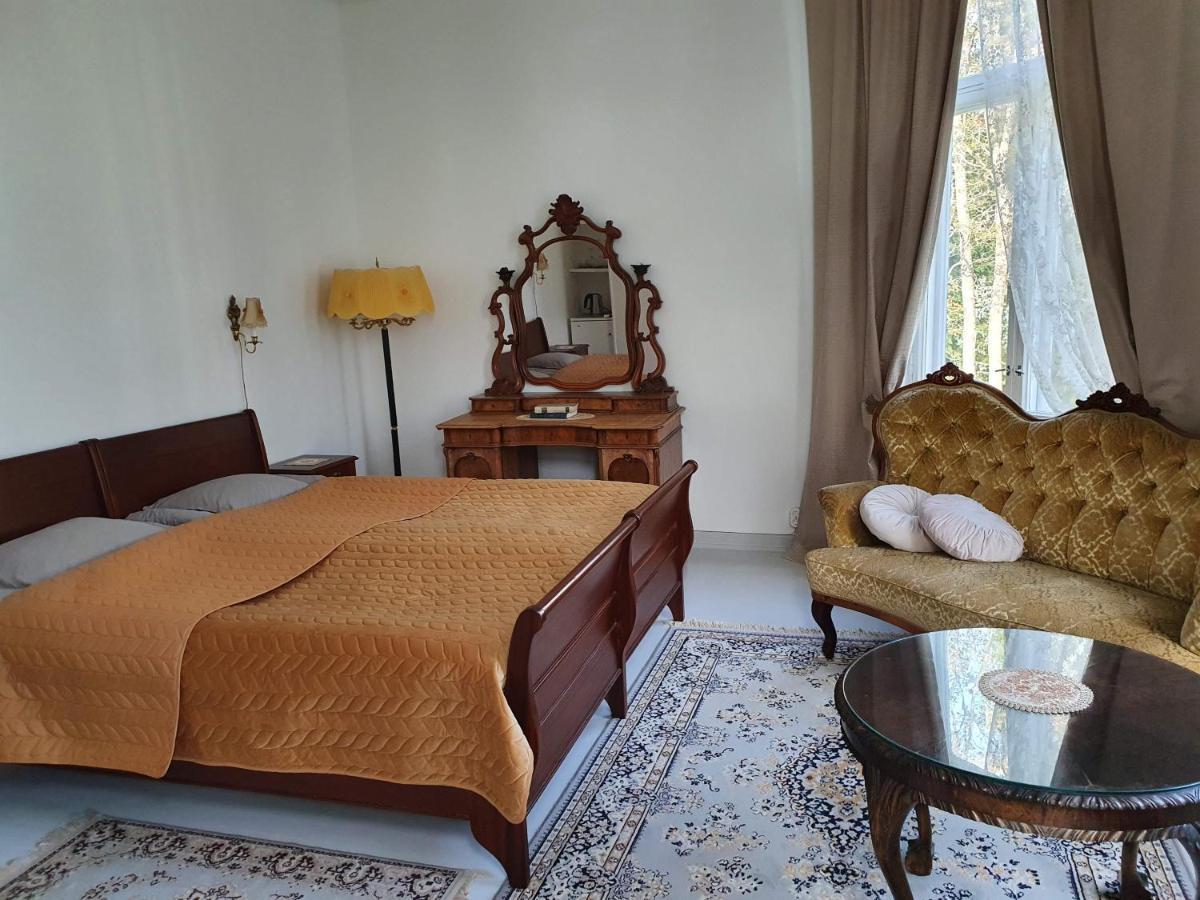 Neitsytniemen Kartanohotelli Virasoja Exterior foto